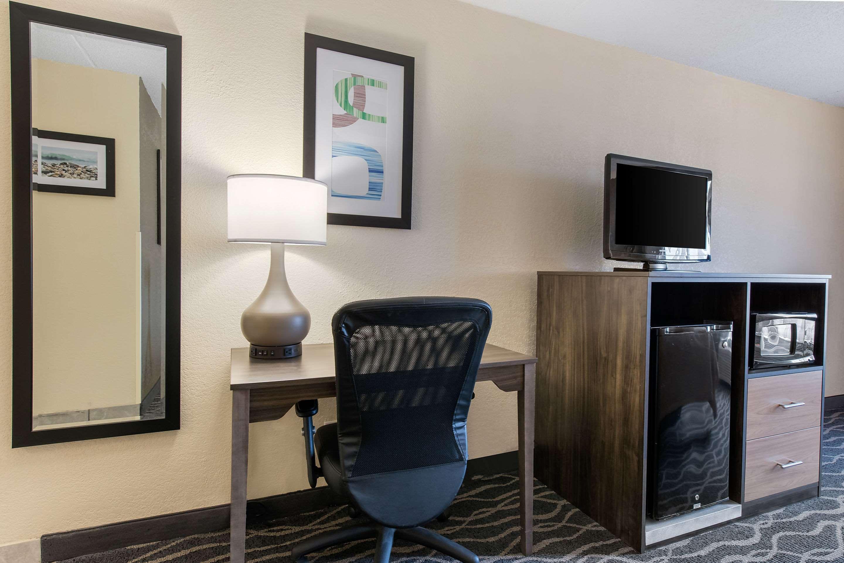 Quality & I-65 Hotel 3*