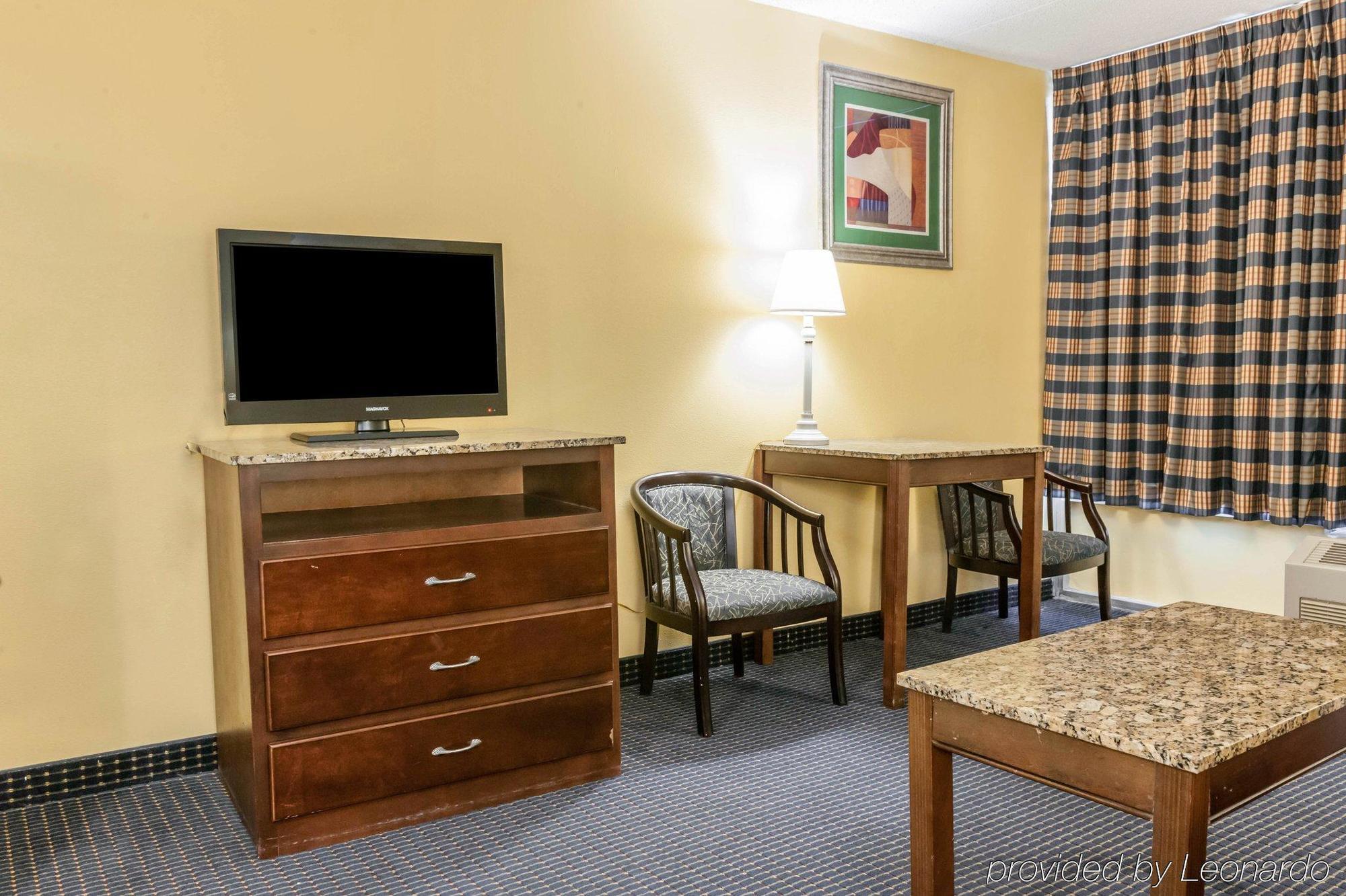 Quality & I-65 Hotel Lafayette