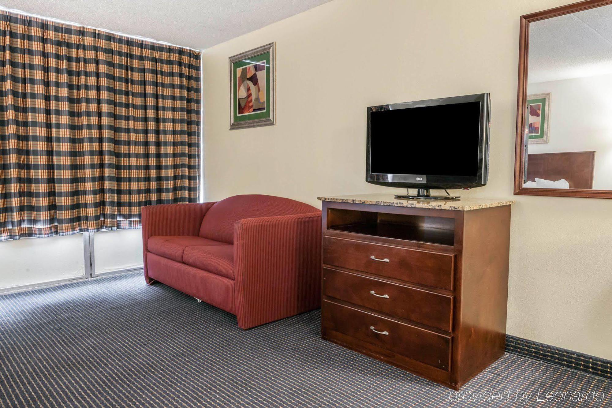 Quality & I-65 Hotel Lafayette