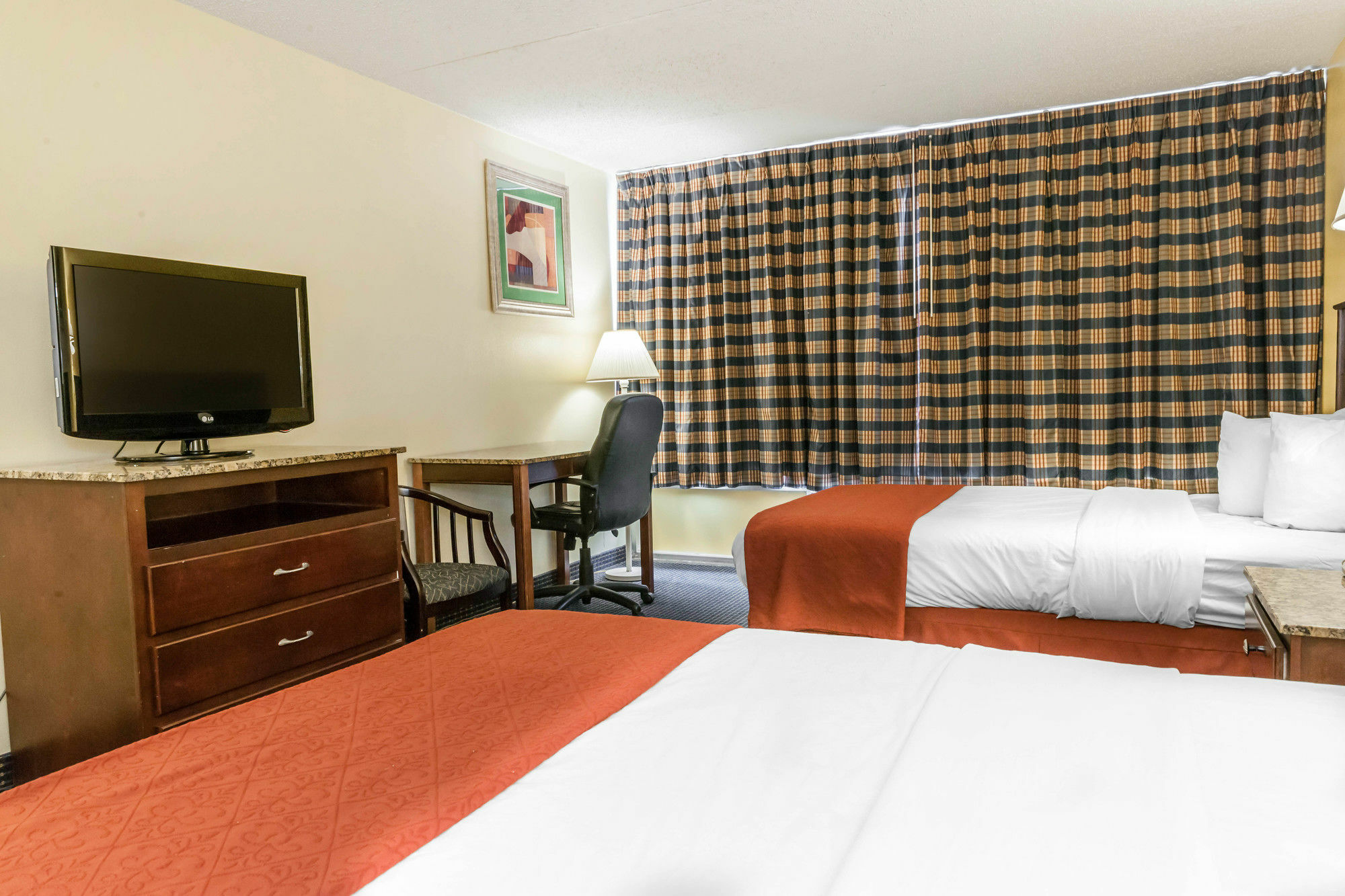 Hotel Quality & I-65 3*