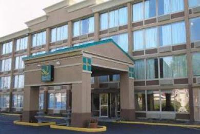 Hotel Quality & I-65 3*